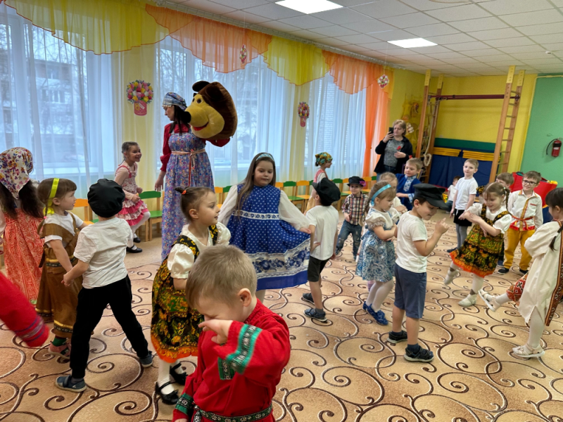 15 марта в Толмачевском детском саду состоялось масленичное гуляние